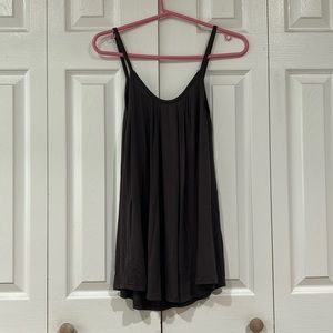 flowy scoop neck basic tank size small
